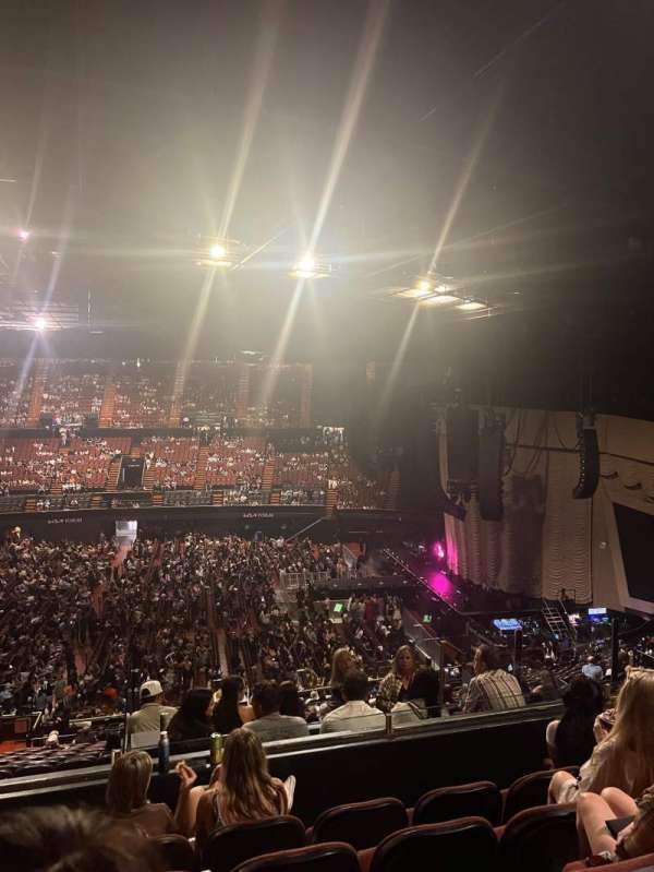 Kia Forum, section: 210, row: 9, seat: 4