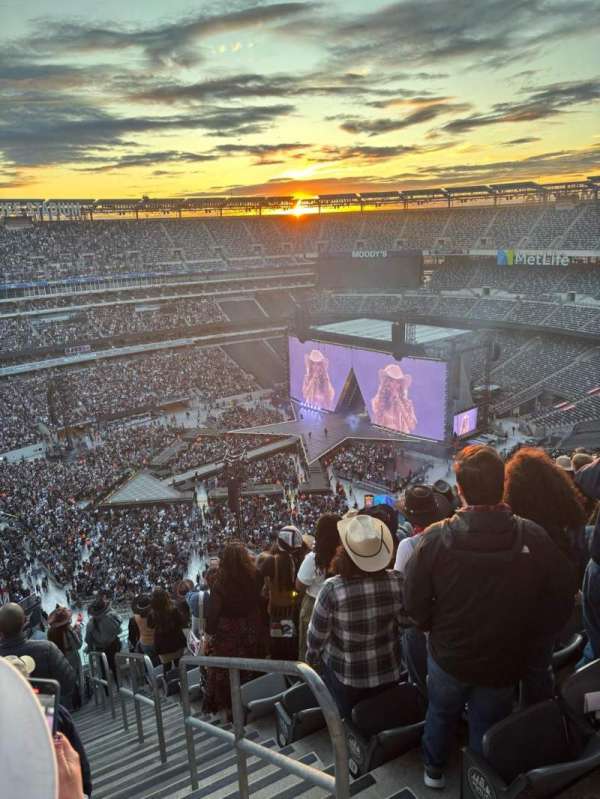 MetLife Stadium, section: 318, row: 21, seat: 1