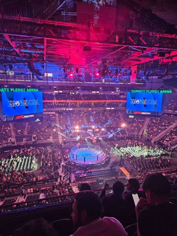 Climate Pledge Arena, section: 225, row: D, seat: 8