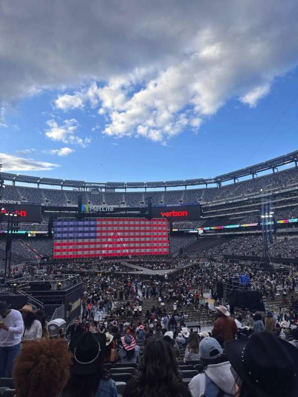 MetLife Stadium, section: 128, row: 25, seat: 25