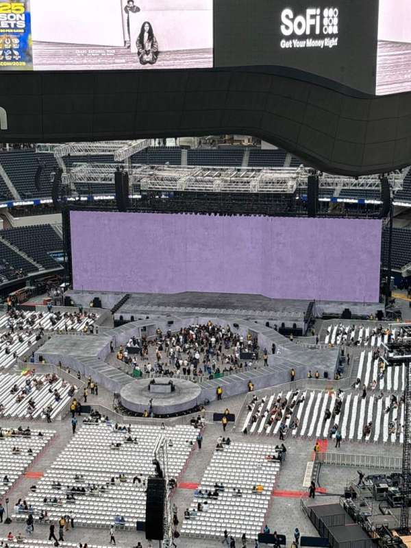 SoFi Stadium, section: 526, row: 1, seat: 9