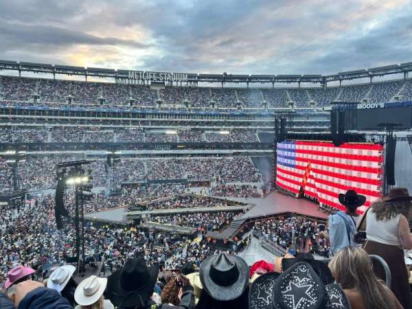MetLife Stadium, section: 215, row: 9, seat: 4