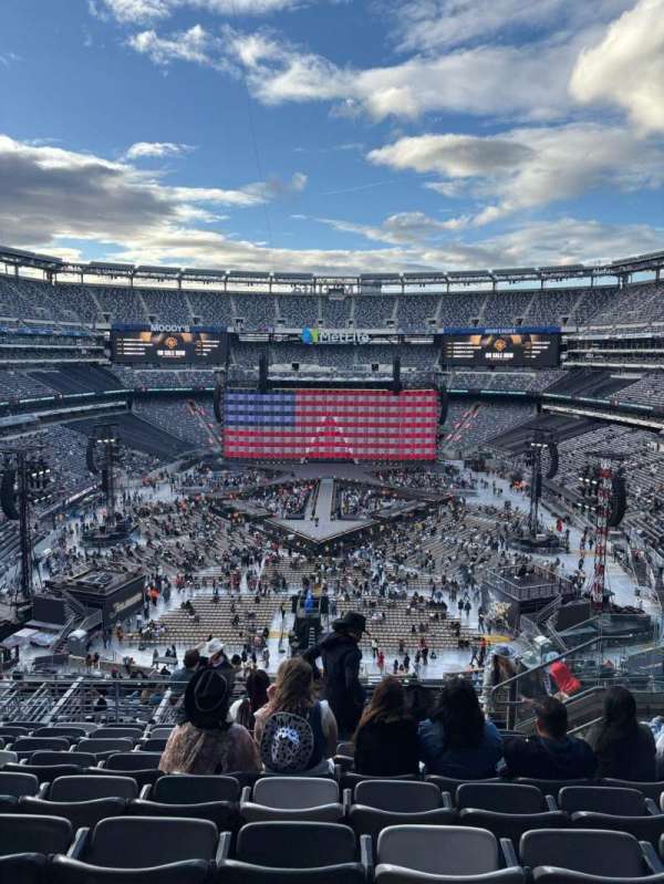 MetLife Stadium, section: 226, row: 9, seat: 7