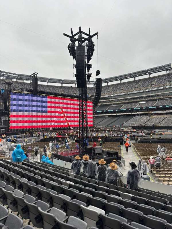 MetLife Stadium, section: 135, row: 11, seat: 4