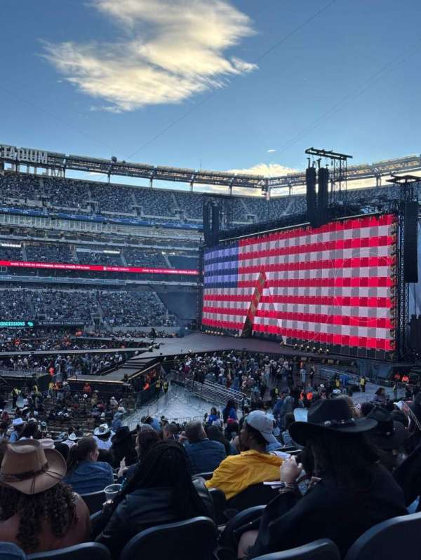 MetLife Stadium, section: 113, row: 23, seat: 28