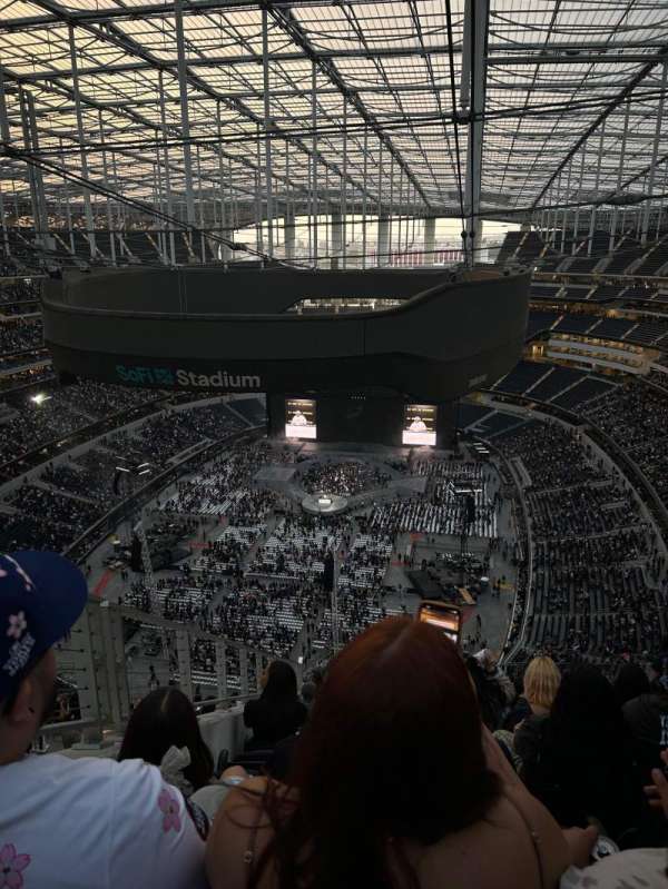 SoFi Stadium, section: 526, row: 14, seat: 13