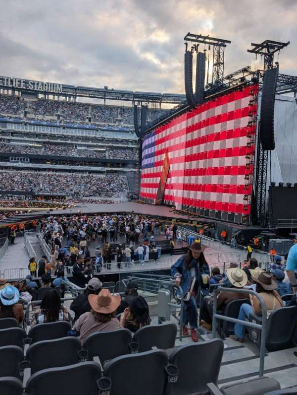 MetLife Stadium, section: 112, row: 13, seat: 4