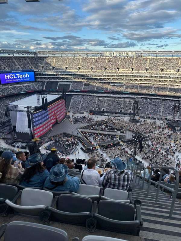 MetLife Stadium, section: 338, row: 25, seat: 1