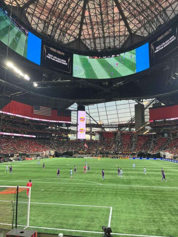 Mercedes-Benz Stadium, section: 118, row: 10, seat: 15
