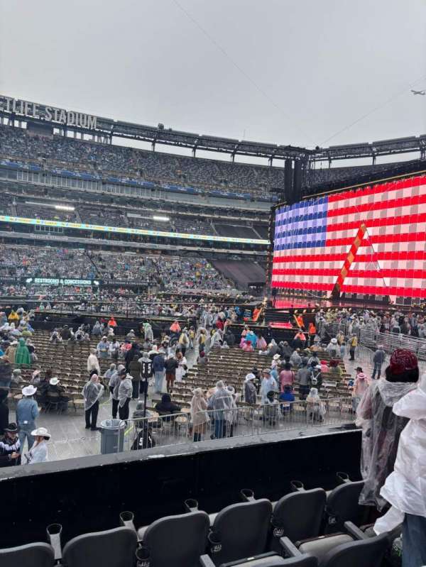 MetLife Stadium, section: 114, row: 5, seat: 7