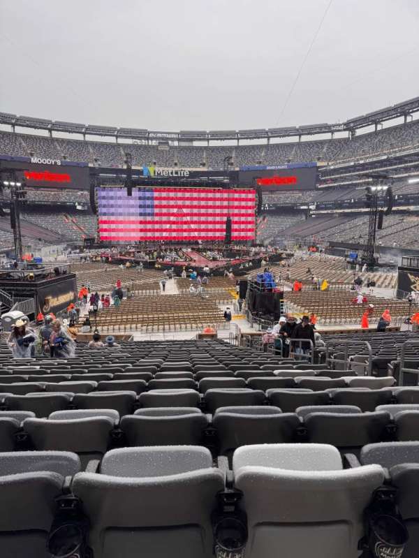MetLife Stadium, section: 128, row: 28, seat: 5