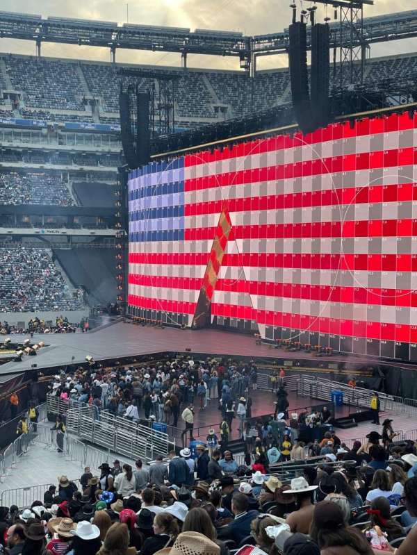 MetLife Stadium, section: 113, row: 25, seat: 21