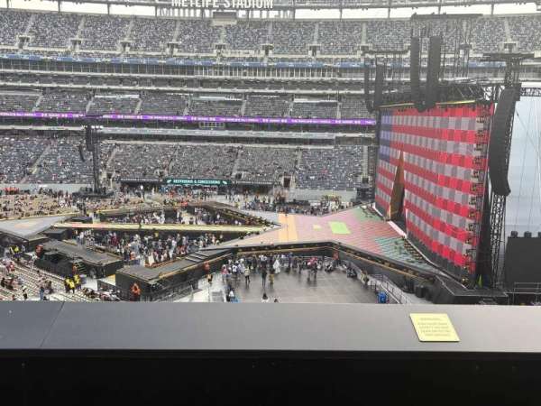 MetLife Stadium, section: 212, row: 2, seat: 5