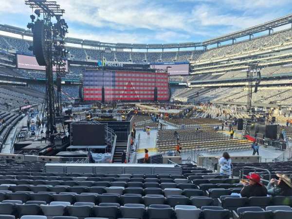 MetLife Stadium, section: 129, row: 20, seat: 7