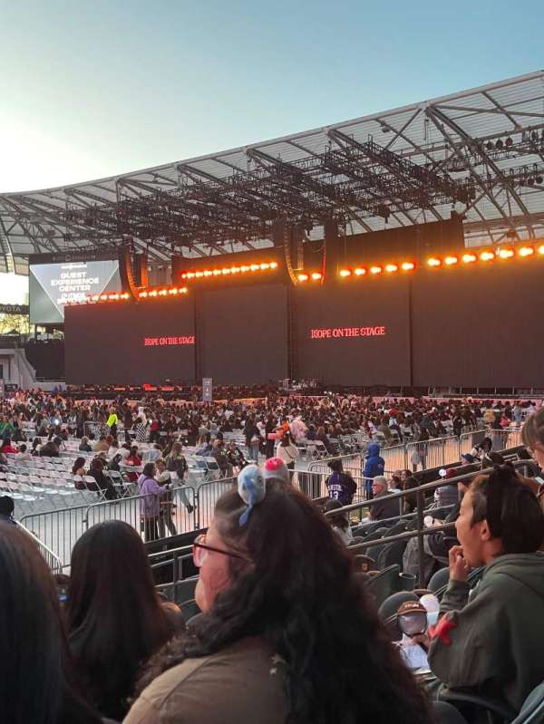 BMO Stadium, section: 115, row: E, seat: 18