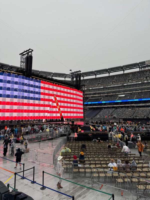 MetLife Stadium, section: 139, row: 6, seat: 3