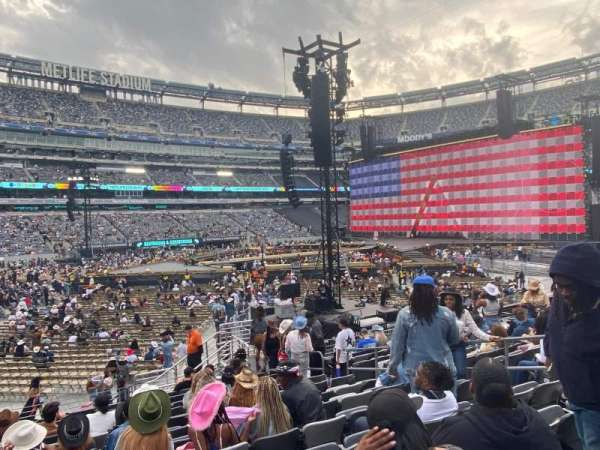 MetLife Stadium, section: 116, row: 19, seat: 9