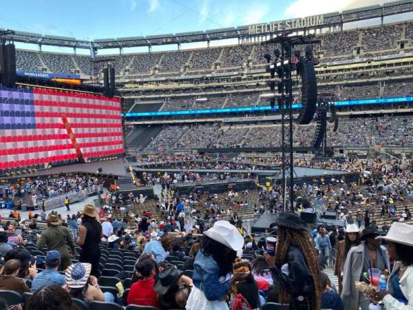 MetLife Stadium, section: 137, row: 30, seat: 1