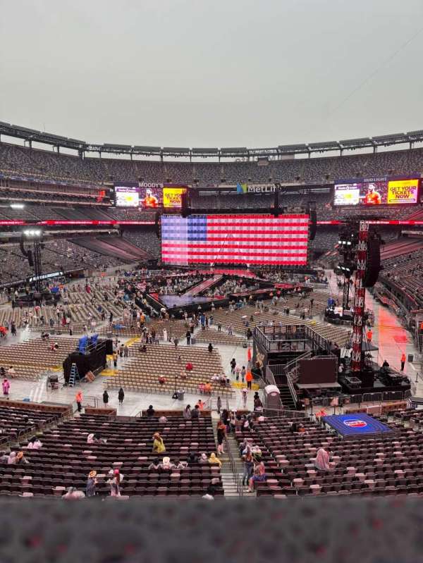 MetLife Stadium, section: 223, row: 1, seat: 21