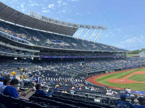 Kauffman Stadium, section: 232, row: FF, seat: 17