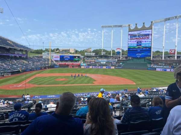 Kauffman Stadium, section: 232, row: FF, seat: 17