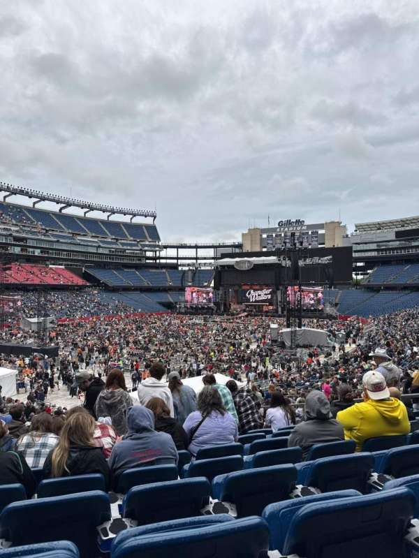 Gillette Stadium, section: 139, row: 32, seat: 7