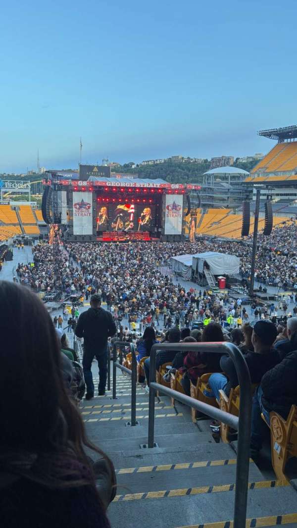 Acrisure Stadium, section: 219, row: M, seat: 1