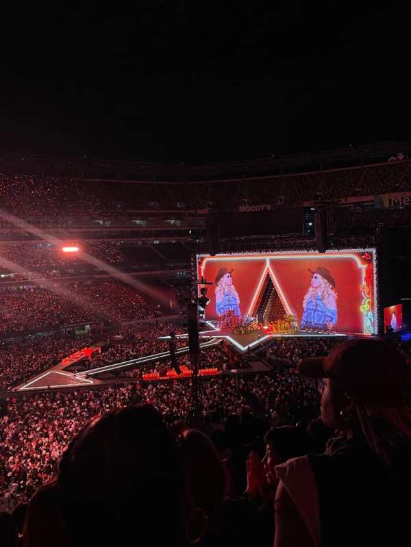 MetLife Stadium, section: 218, row: 6, seat: 13