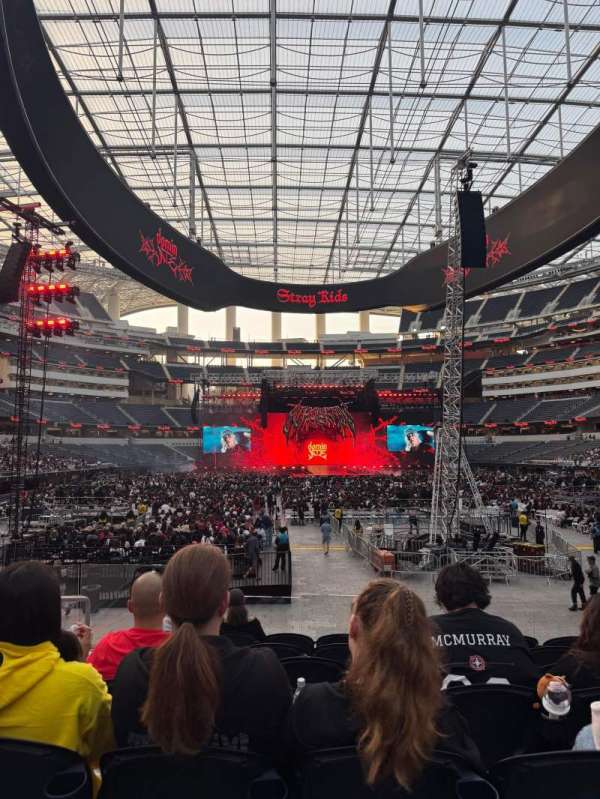 SoFi Stadium, section: 121, row: 8, seat: 18