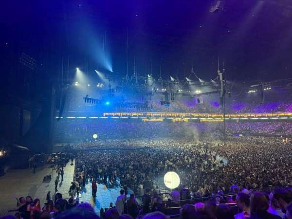 Paris La Défense Arena, section: 102, row: 27, seat: 14