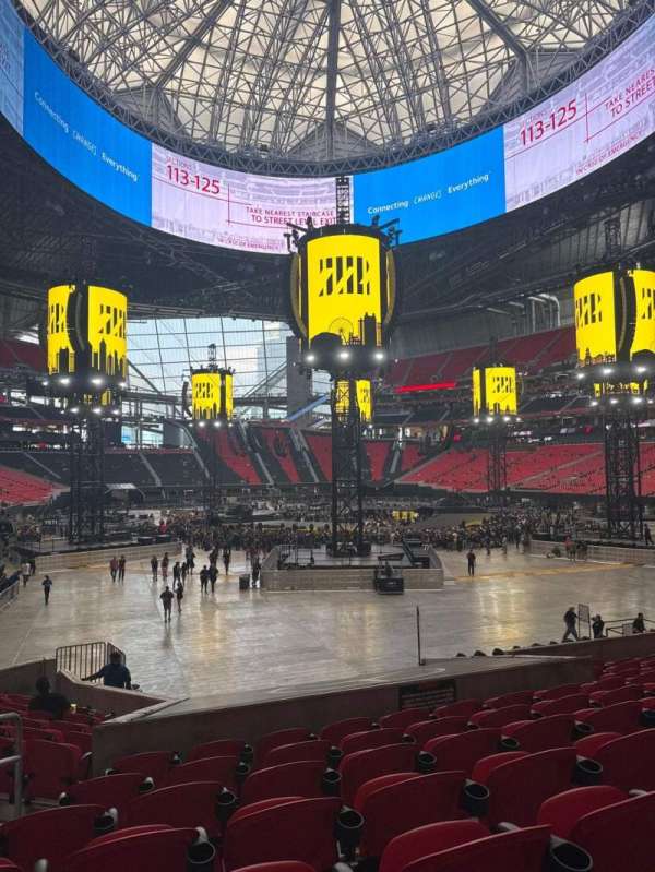 Mercedes-Benz Stadium, section: 121, row: 19, seat: 19