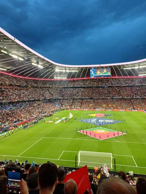 Allianz Arena, section: 221, row: 8, seat: 4