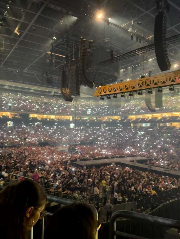 Uber Arena, section: 210, row: 18, seat: 4