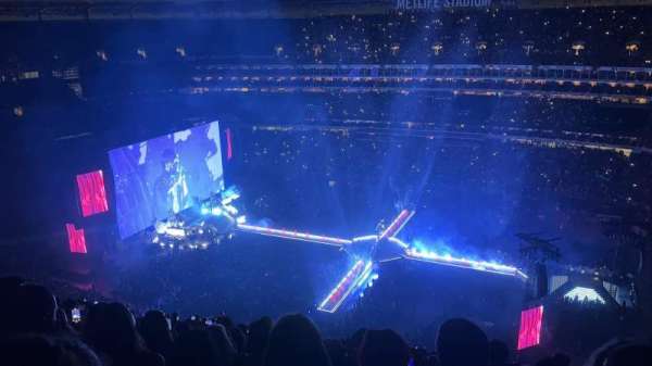MetLife Stadium, section: 336, row: 24, seat: 3