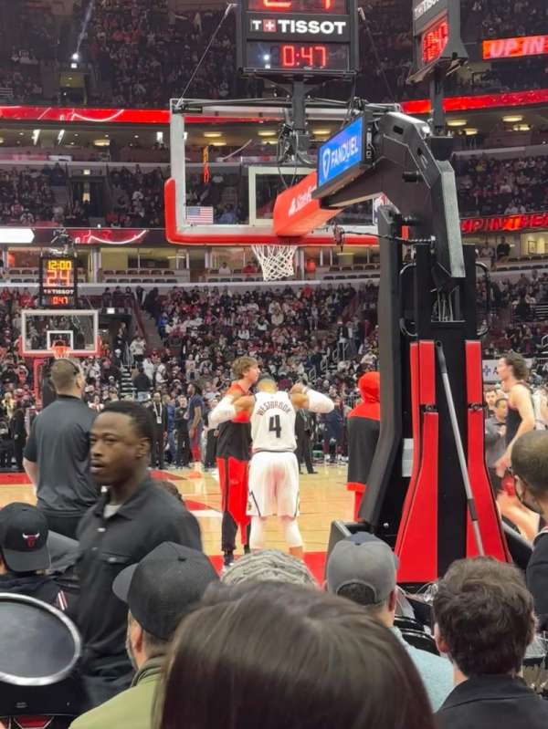 United Center, section: 106, row: F, seat: 11