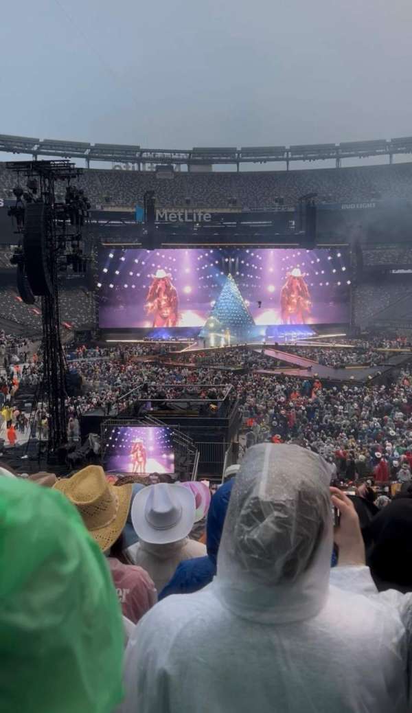 MetLife Stadium, section: 129, row: 33, seat: 6