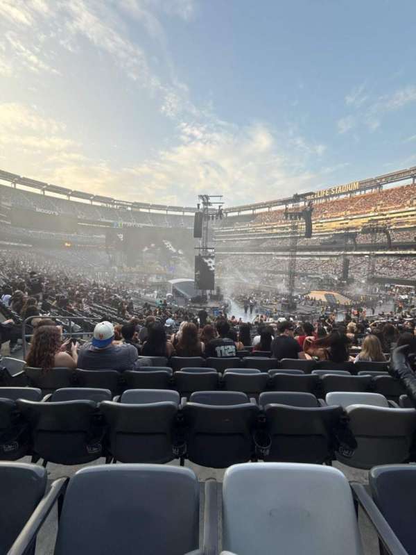 MetLife Stadium, section: 131, row: 29, seat: 25