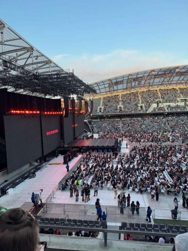 BMO Stadium, section: 234, row: B, seat: 7