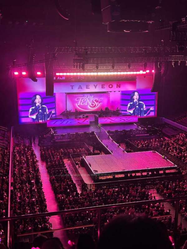 SM Mall of Asia Arena, section: UBA402, row: E, seat: 9