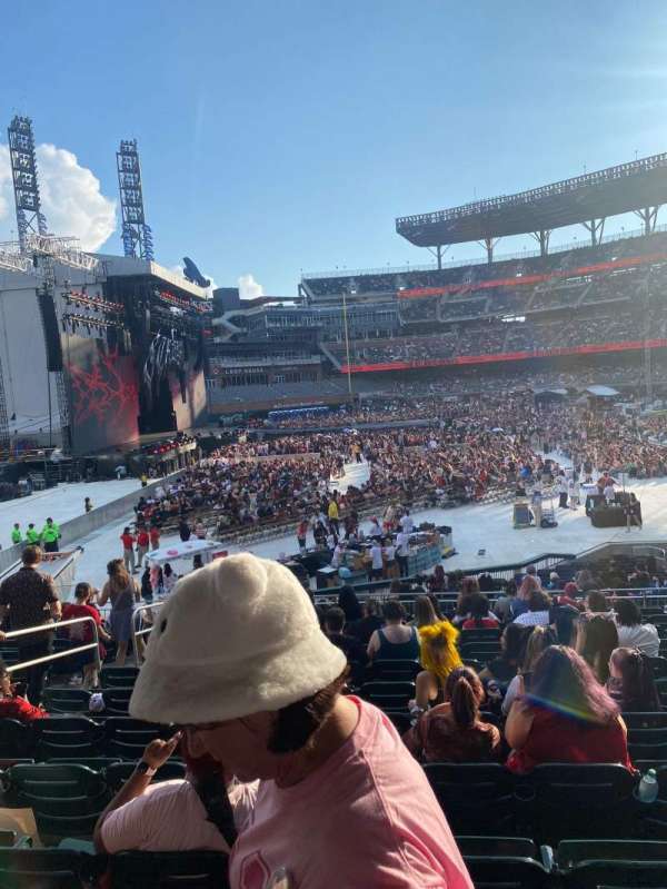Truist Park, section: 142, row: 12, seat: 16