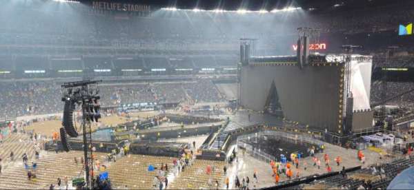 MetLife Stadium, section: 215, row: 3, seat: 17