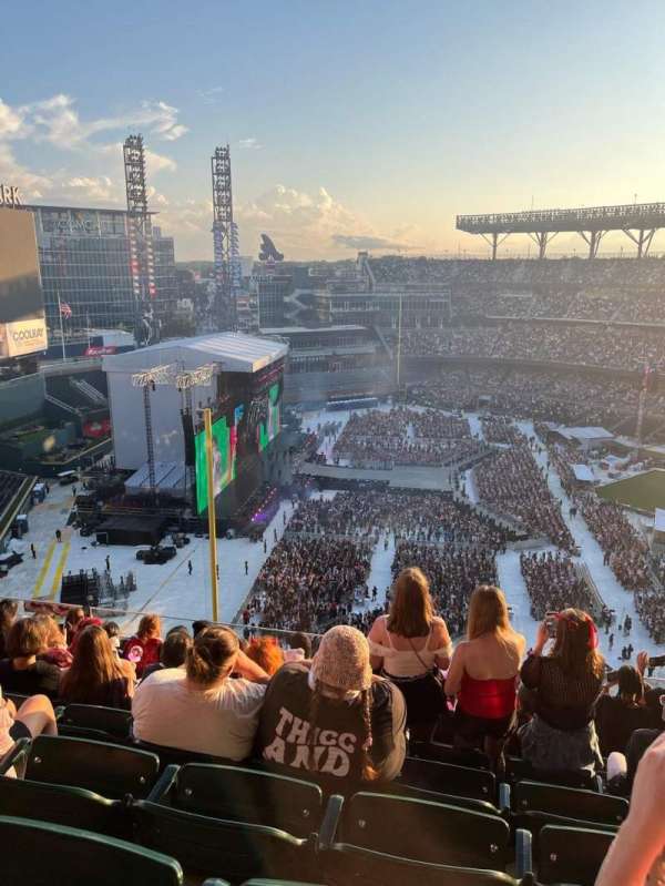 Truist park, section: 443, row: 8, seat: 8