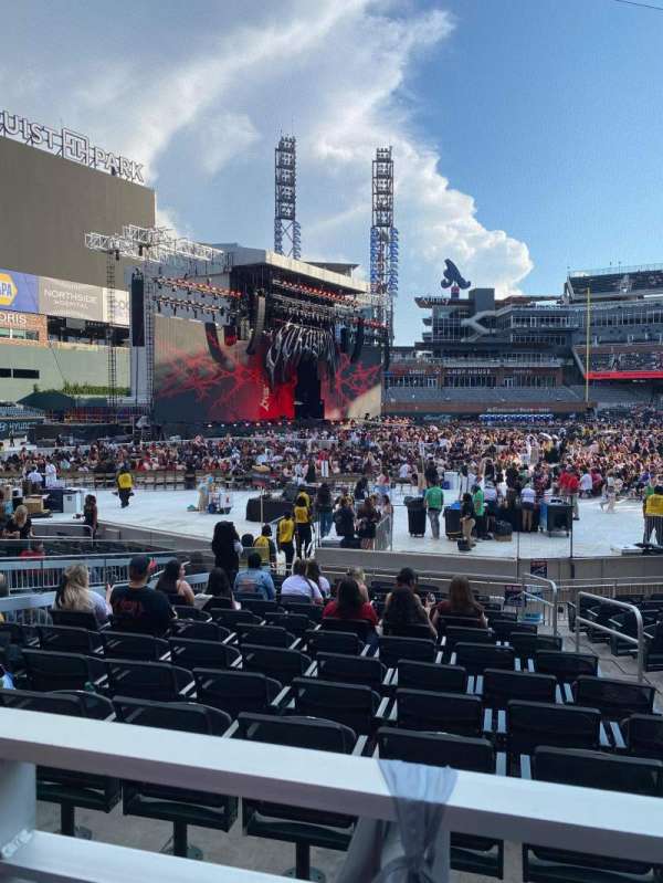 Truist Park, section: 140, row: 1, seat: 10