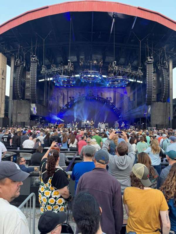 Jones Beach Theater, section: MIXFOH, row: 5, seat: 6