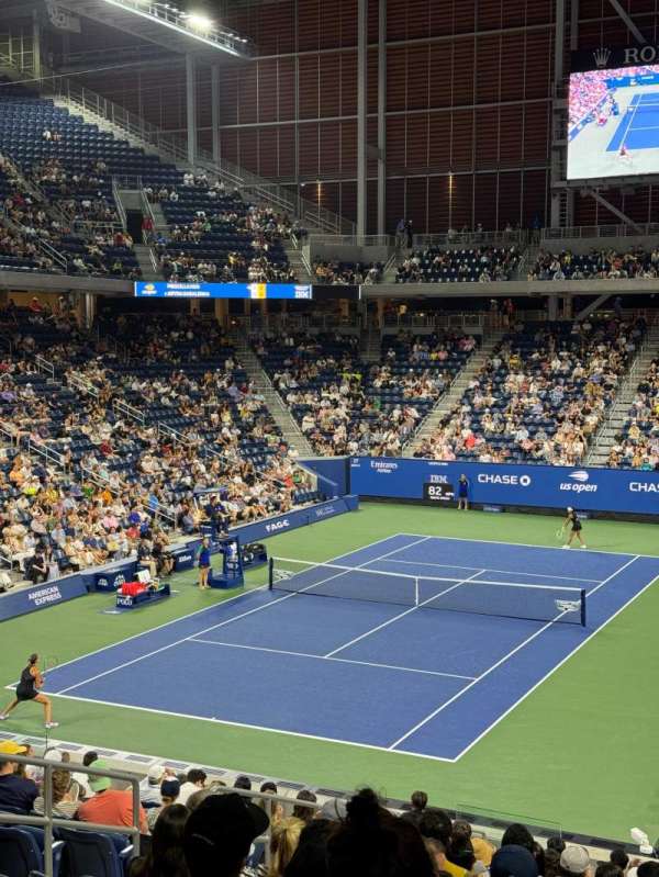 Louis Armstrong Stadium, section: 17, row: V, seat: 21