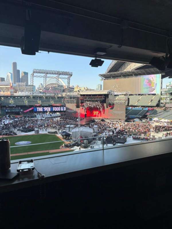 T-Mobile Park, section: 224, row: LG4, seat: 12