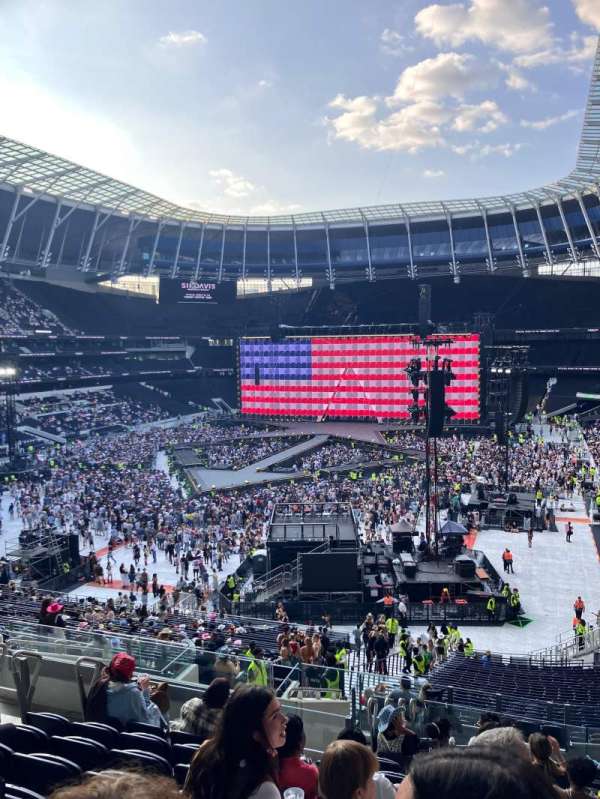 tottenham hotspur stadium, section: 323, row: 42, seat: 132