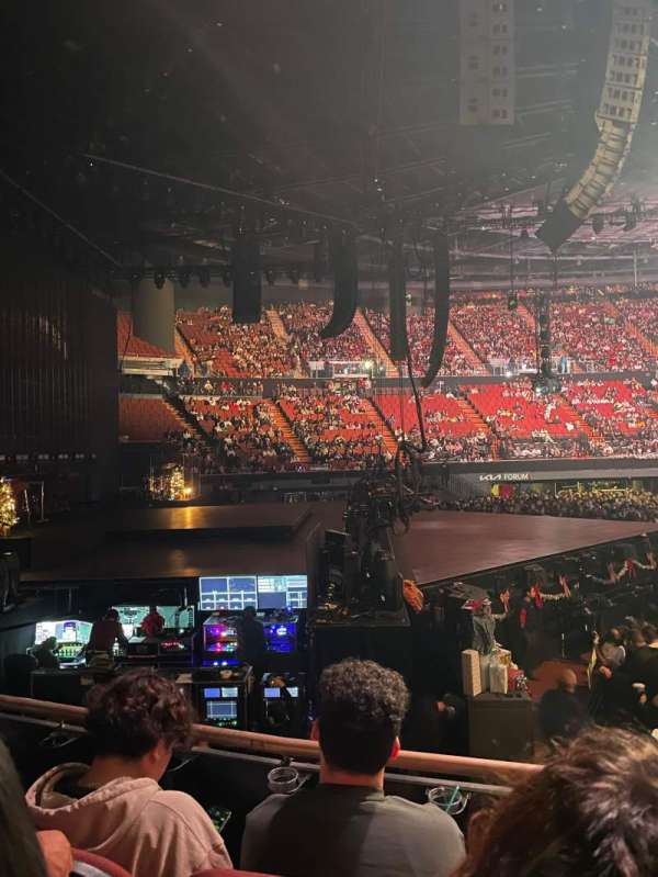 Kia Forum, section: 124, row: 3, seat: 7