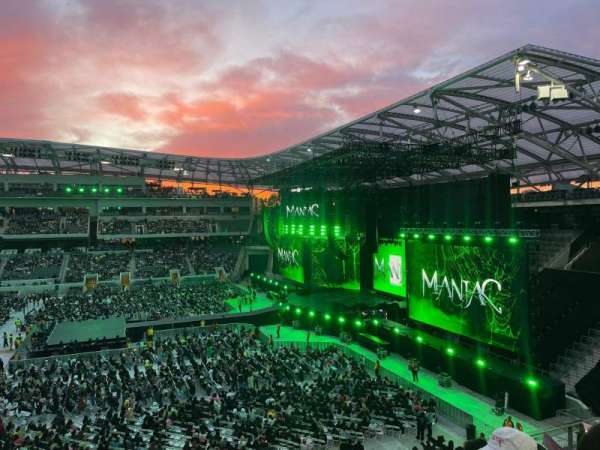 BMO Stadium, section: 210, row: E, seat: 19