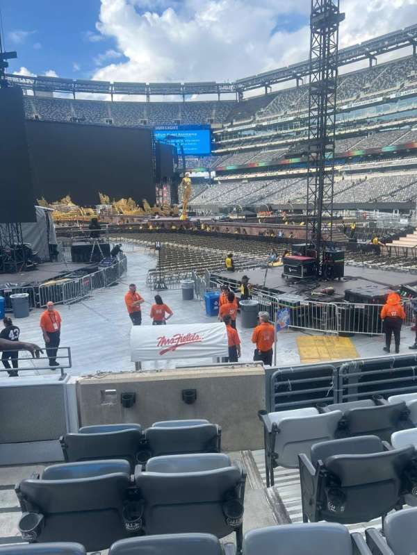 MetLife Stadium, section: 129, row: 8, seat: 19-20